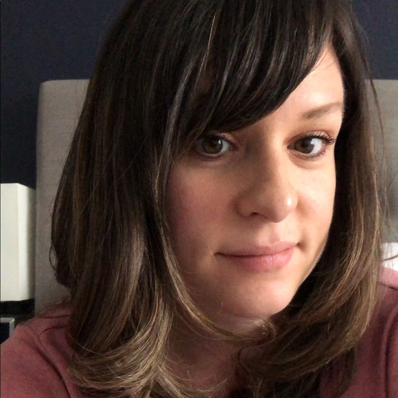 Meet your Posher, Carlee - Picture 2 of 2